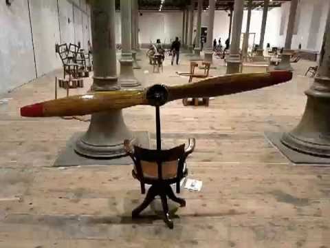 theartVIEw - Helmut Palla "You take a seat, I take a picture."