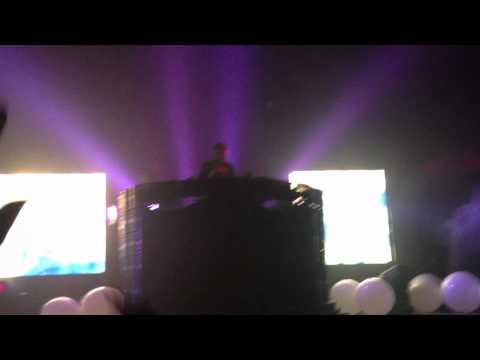 Kaskade vs Alex Gaudino - I'll Never Dream I'm In Love (Kaskade's Freaks Of Nature Mashup)