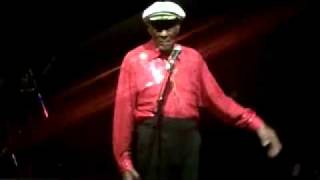 Chuck Berry Collapses During Performance