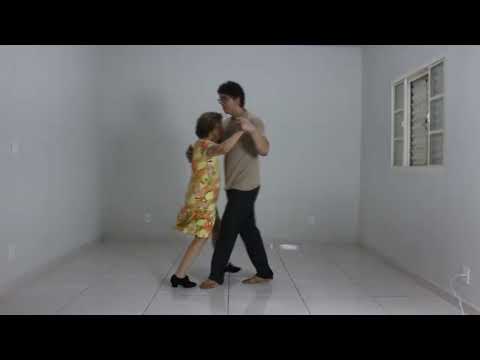 HOW TO DANCE TANGO - Leg Kick with Multiple Clockwise Turn of the Queen and Sacada
