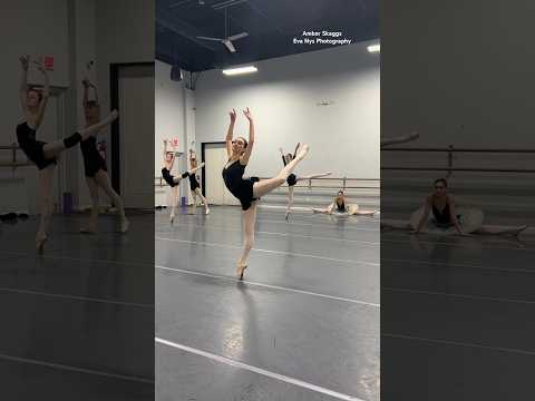 this variation is so fun 🥰🩰 #ballerina #ballet #pointe #balletclass #shorts