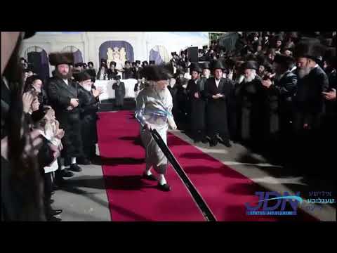 Pinsk Karlin Rebbe Dances Mitzva Tantz At His Einikel's Wedding - Av 5782
