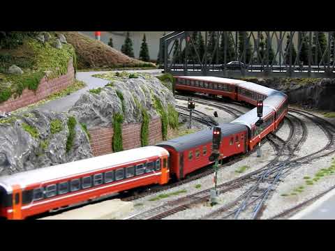 NSB EL 18 Med B 5 vogner i dagens design