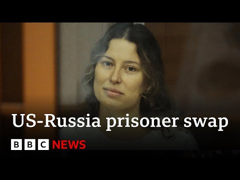 因烏克蘭慈善捐款而在俄羅斯入獄的婦女在美國囚犯交換中獲釋 | BBC News (Woman jailed in Russia over Ukraine charity donation freed in US prisoner swap | BBC News)