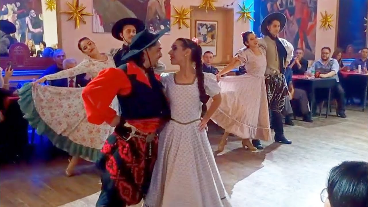 Video thumbnail for Compañia Folklórica Popular de Leonardo Freire. En lo de Balmaceda Milonga 22may25 (1)