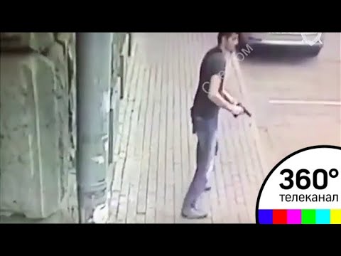 Нападение на полицейских в Москве попало на видео