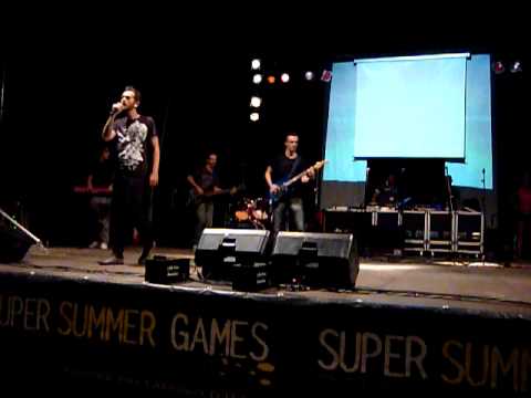 non siamo soli nell'universo- Andrea Petrucci-live super summer games 2010.MOV
