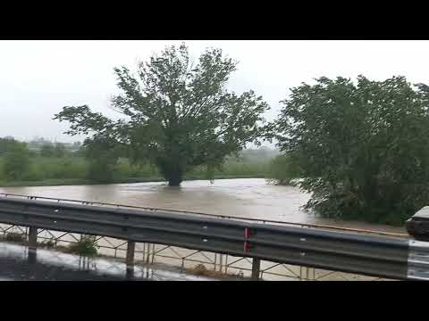 Alluvione Castel Guelfo, Via Dozza direzione Imola. Vista dal ponte