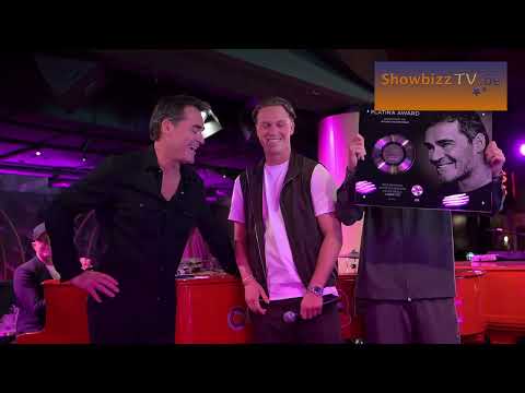 Knappe zonen van Jeroen van der Boom verrassen hun vader met unieke award