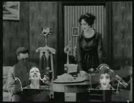 El Automóvil Gris / The Grey Automobile - Teatro de Ciertos Habitantes (México, 2002)