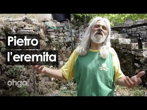 Vivere come la natura ci ha fatto, senza smartphone e smog. La storia di Pietro l'eremita