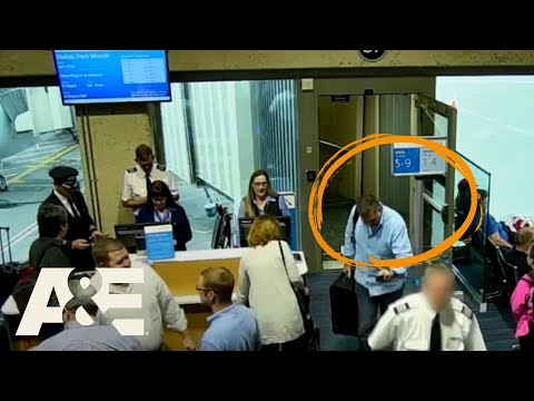 Passenger Follows & Shoves Off-Duty Pilot, Tries To Fight Him | Fasten Your Seatbelt | A&E