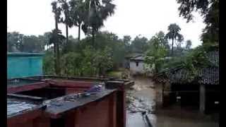 preview picture of video 'Lilpur Village effected by phailin cyclone Live.'