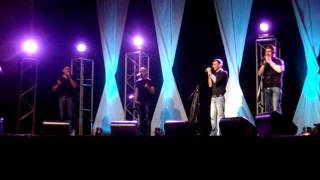 [HD] Neri Per Caso singing Je so Pazzo in Barquisimeto