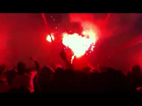 "LIGA  ldu vs Deportivo quito- Recibimiento Los Dinosaurios" Barra: Muerte Blanca &bull; Club: LDU