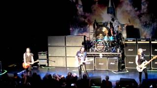 Ace Frehley New York Groove (Ace gets mad at lighting people)