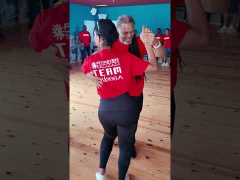 Guests and Travellers take part in a Son session