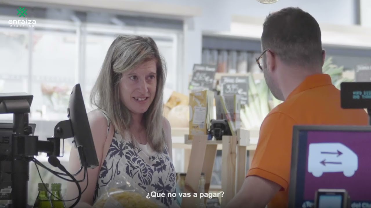 Así reaccionan los clientes de un súper cuando tiran parte de su compra a la basura