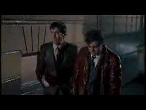 Massimo Troisi e Lello Arena sotto la pioggia