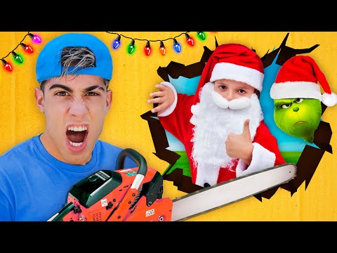 ESCAPING 100 LAYERS OF CHRISTMAS !!