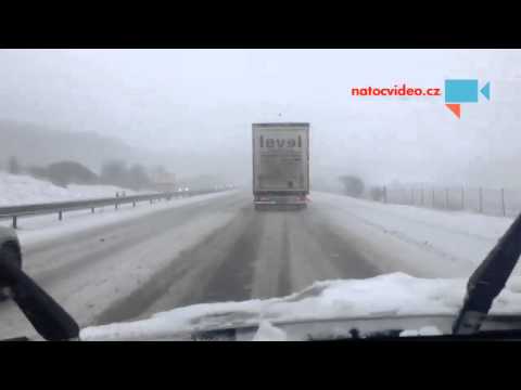 Snehova vanoce na dalnici D5 smer Praha