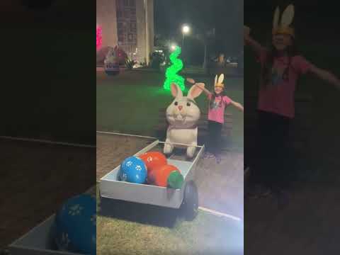 Alice na pracinha de Clevelândia - PR, enfeitada para a Páscoa!