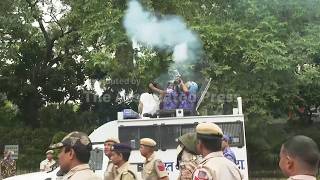 India police deploy tear gas against Cockroach movement protesters marching on Parliament