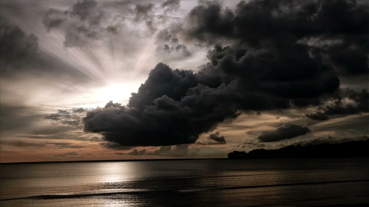 Free No Copyright Majestic sky clouds ocean sunrays dark sunset relaxing background screensaver