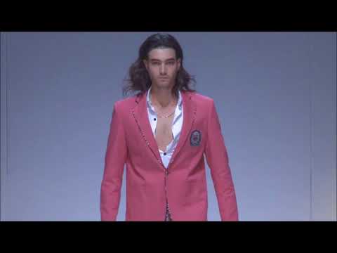 Justin R walking for Esnoko at SAFW SS18