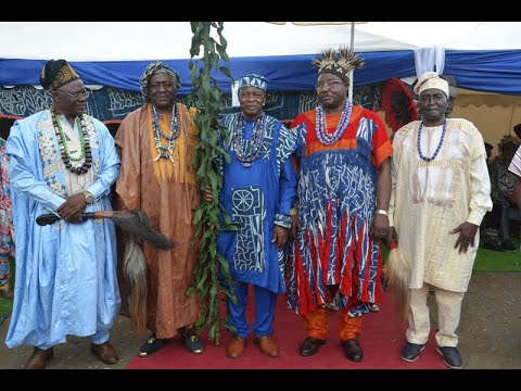 Nouvelle Représentation du Roi des Bafou dans le Moungo : Mbeueh Fouoh MBOUNGO François au commandes