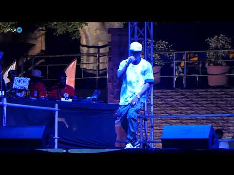 MC MO live performance au Dakar en Jeux