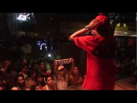 YURI BH NO SHOW DOS 3 ANOS DE CARREIRA-BONDE DA SHINERAY-BAR BRASIL-DIA 01/02/13