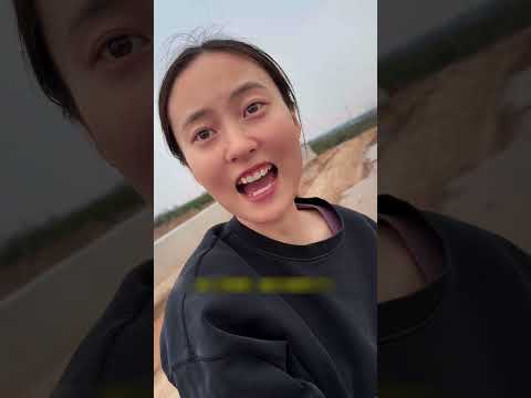 Slomila Mu Telefon, Pa Ga Pokušala Podmititi Kiselim Krastavčićima! 🥒📱#shorts #viral