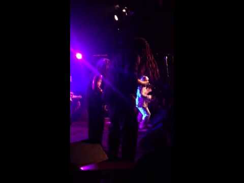 Pato Banton me nuh sniff the coke