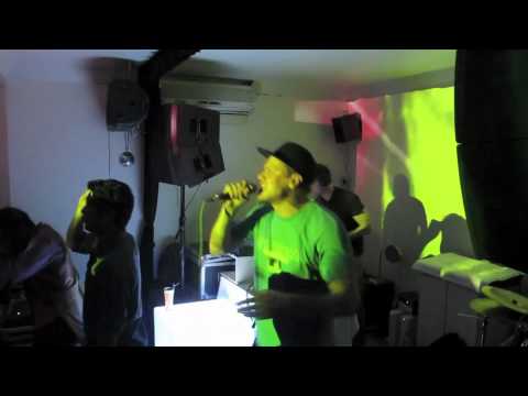 iLLBiLLY HiTEC ft. Longfingah - East To West (India Tour @ TLR, New Delhi)