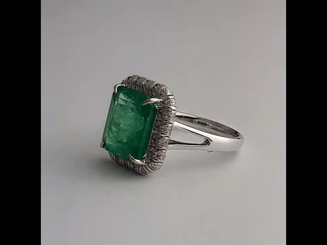 1123633 Ring 14K White Gold with Emerald and Diamonds