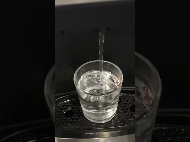 Vídeo relacionado con CuCummoo Bottom Loading Water Cooler Dispenser, dispensador de agua sobre pie para agua caliente y fría, blanco dispensador de agua caliente y fría para oficinas guarderías y gimnasios 90 W/500 W