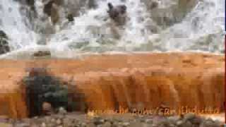 preview picture of video 'Gold Waterfall (黃金瀑布), Jinguashi (金瓜石), Taiwan'