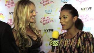 AfterBuzz TV interview Freema Agyeman lors de la Premire de The Carrie Diaries