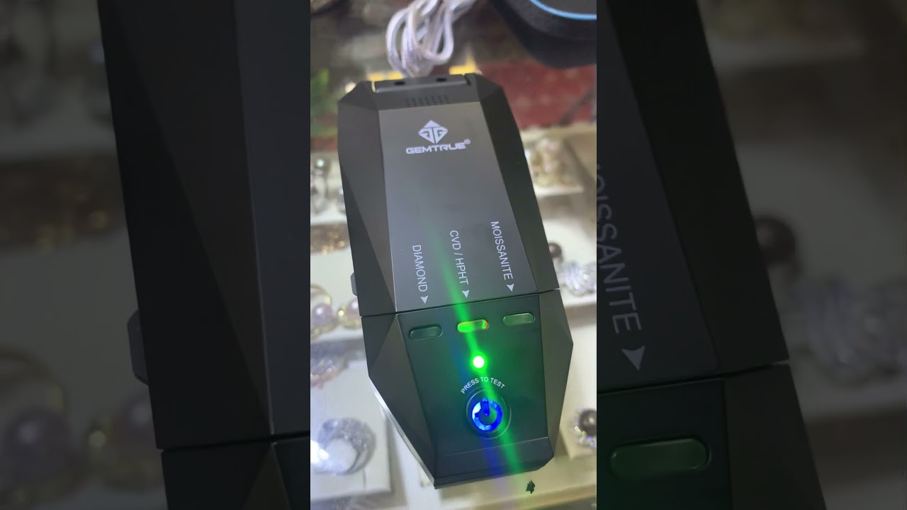 Veritas Diamond Tester from Gemtrue that can detect if its a moissanite, lab grown or natural dia 💎