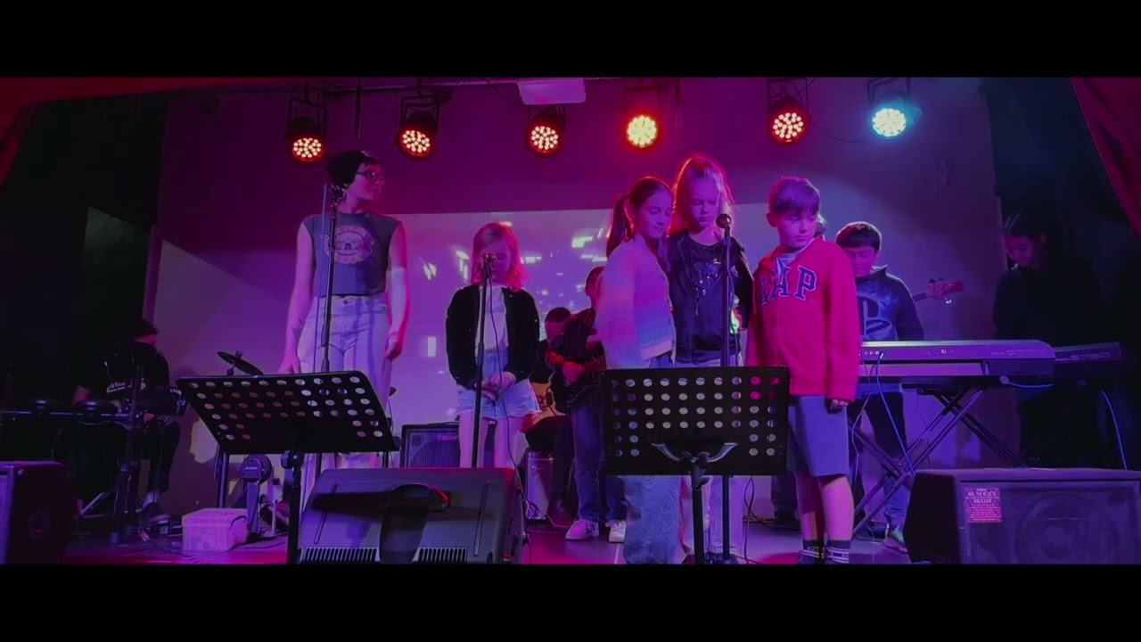 Music Gym Pupils - Blondie Cover Performance