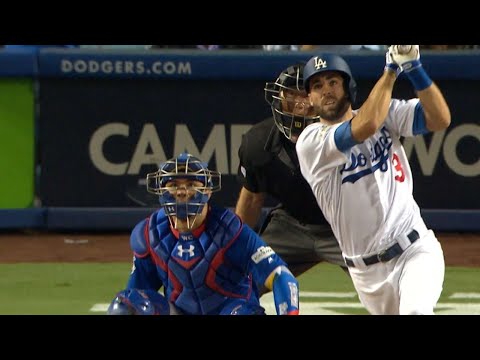 NLCS Gm1: Taylor belts a go-ahead homer in the 6th inning of Game 1