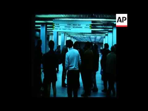 SYND 22-2-70 RELATIVE HEAR NEWS OF AIRCRASH