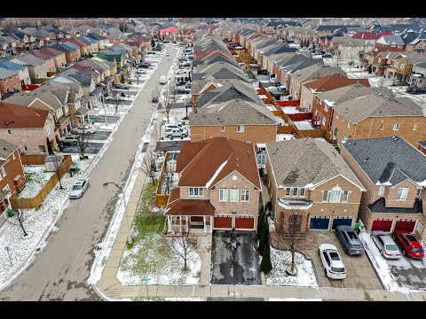 32 Midnightsun Trail, Brampton, Satwant Panag and Jassi Panag Home - Real Estate Properties