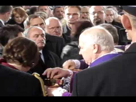 Gdańsk. Mariacki - Abp. senior Gocłowski i abp. Głódź udzielają komuni św.