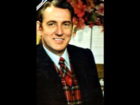 Paul Mickelson at the Robert Morton Pipe Organ - Because He Lives