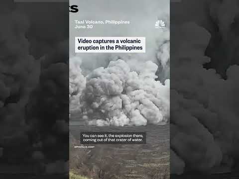 Video captures volcanic eruption in the Philippines