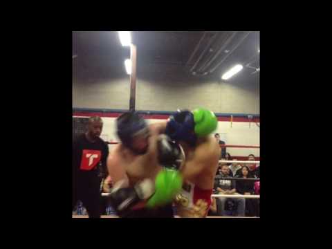 Muay Thai fight demo crazy third round