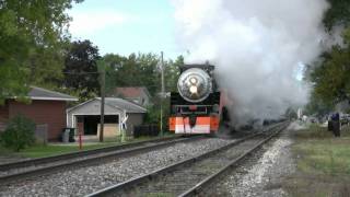 preview picture of video 'SP 4449 Departing Winona, MN EB 10 10 2009'