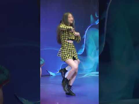 Dinezty (น้ำหนึ่ง/FANCAM) : MBK COVER DANCE 2022 (21 พ.ค. 65)